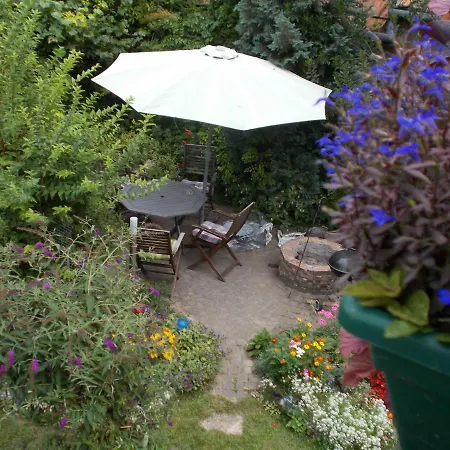 Lenart House 1 *